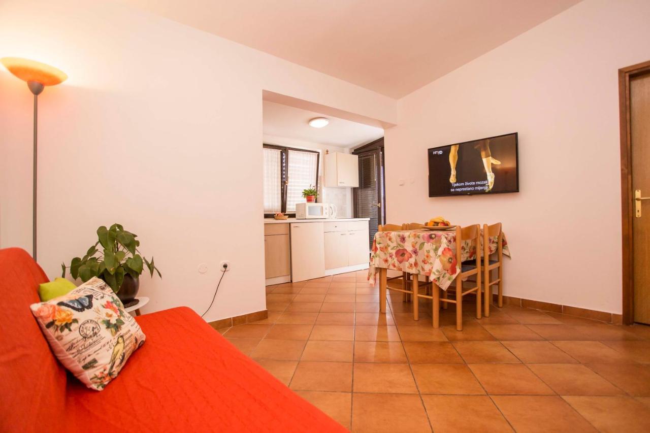 Apartments Romano Rovinj Bagian luar foto