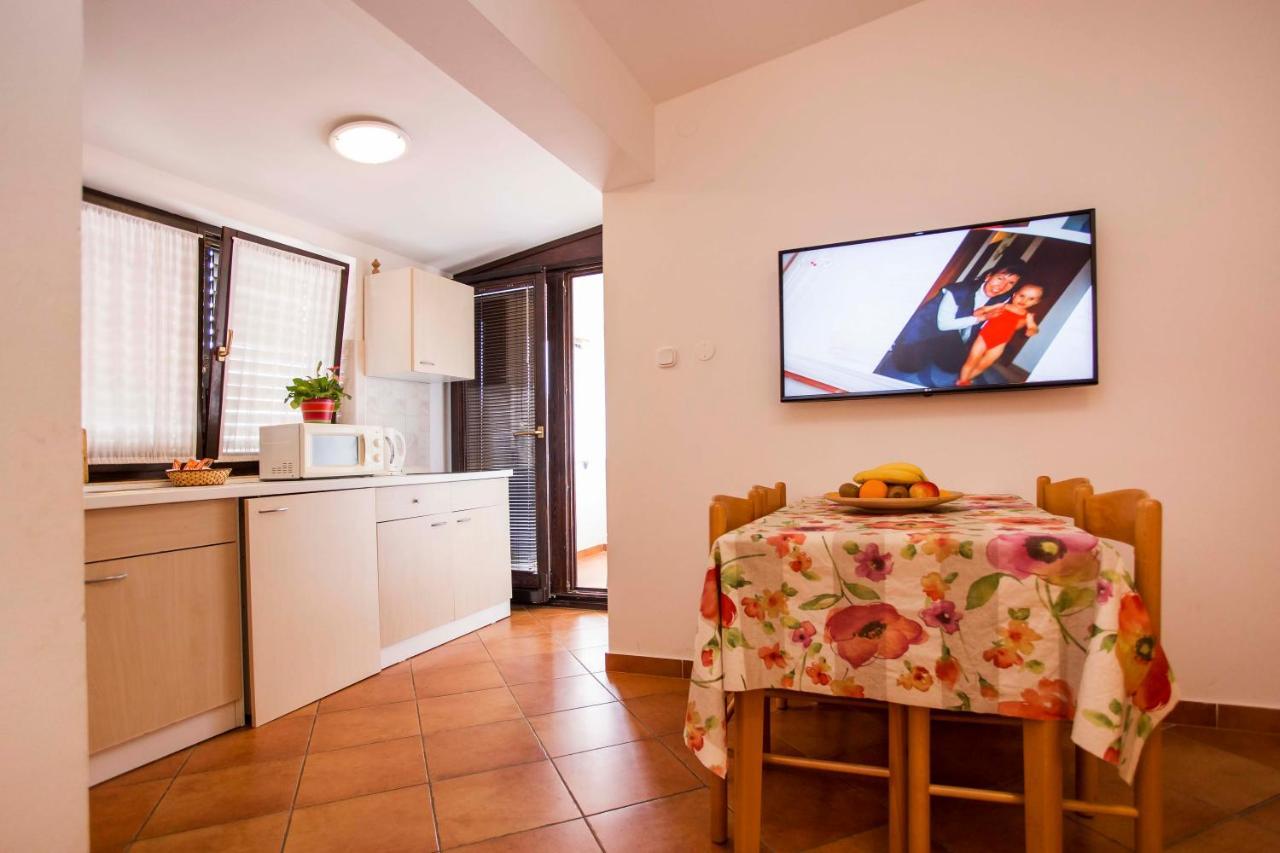 Apartments Romano Rovinj Bagian luar foto