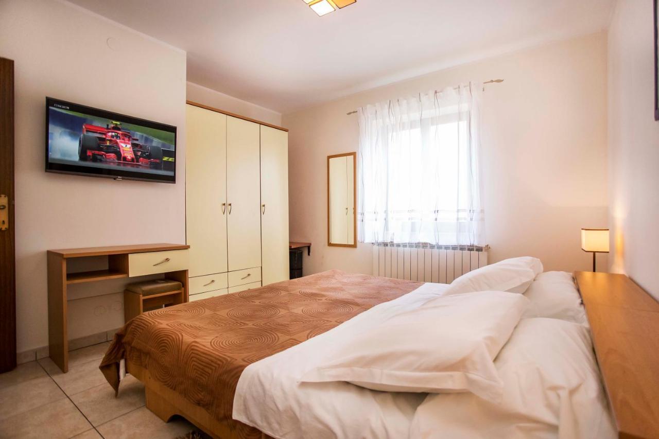 Apartments Romano Rovinj Bagian luar foto