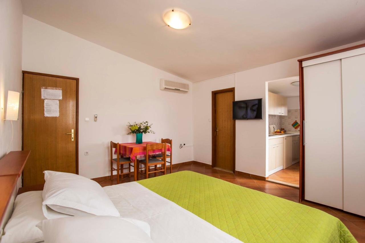 Apartments Romano Rovinj Bagian luar foto