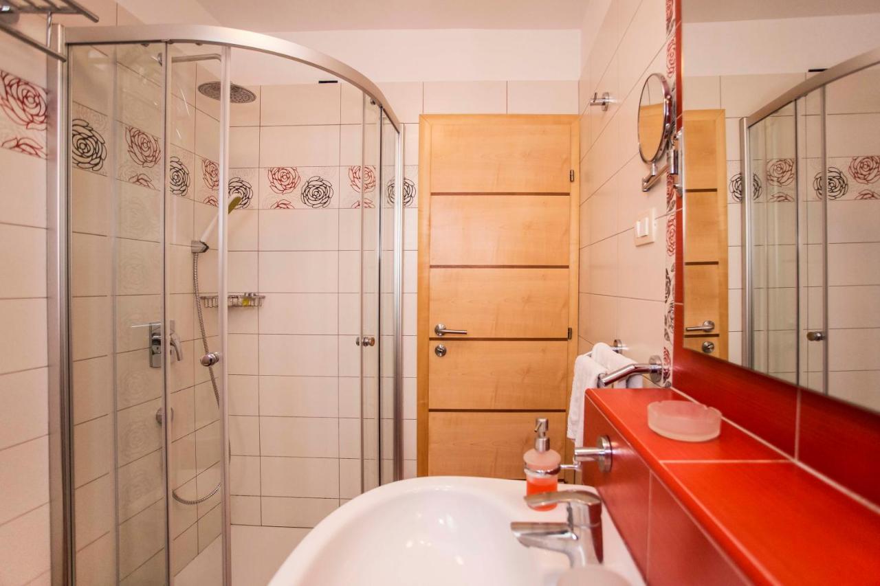 Apartments Romano Rovinj Bagian luar foto