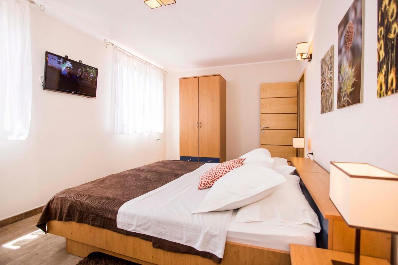 Apartments Romano Rovinj Bagian luar foto