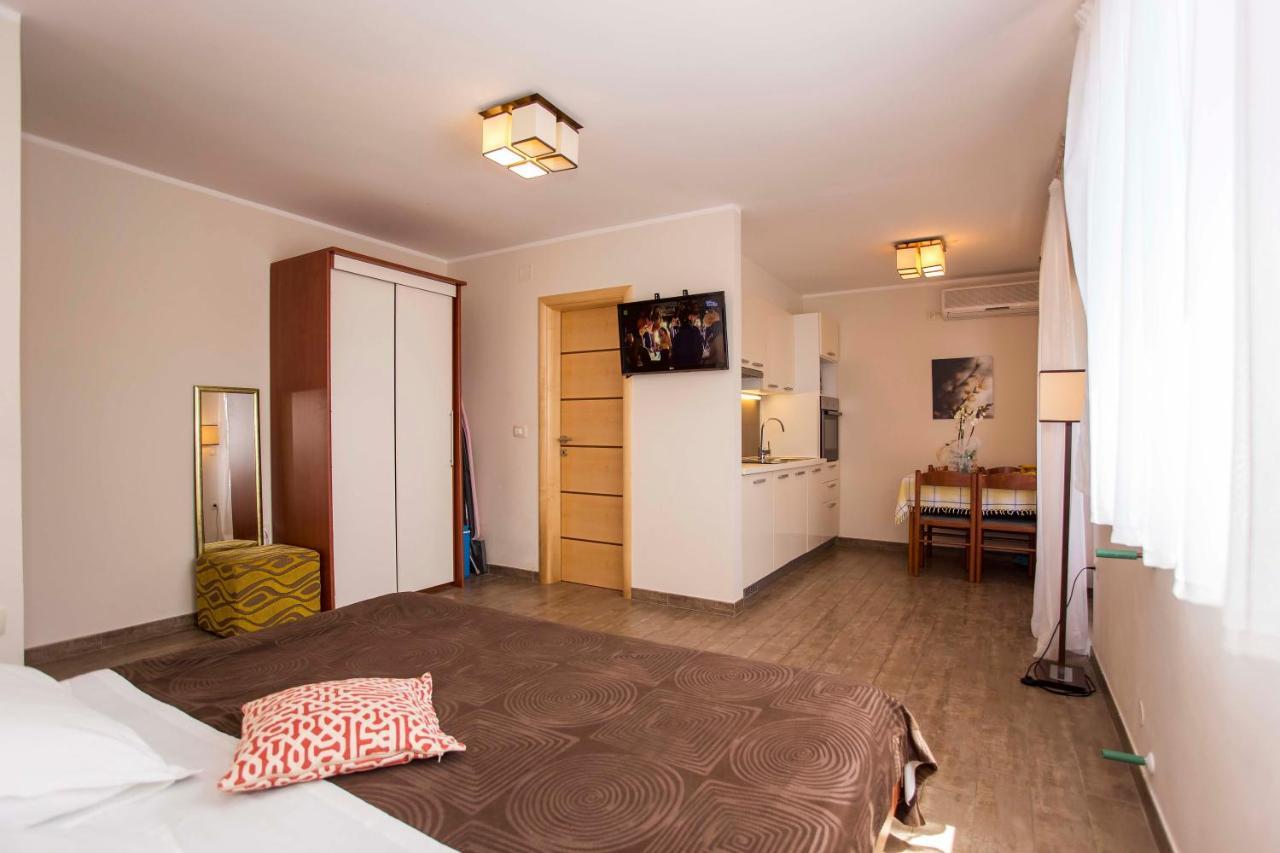 Apartments Romano Rovinj Bagian luar foto